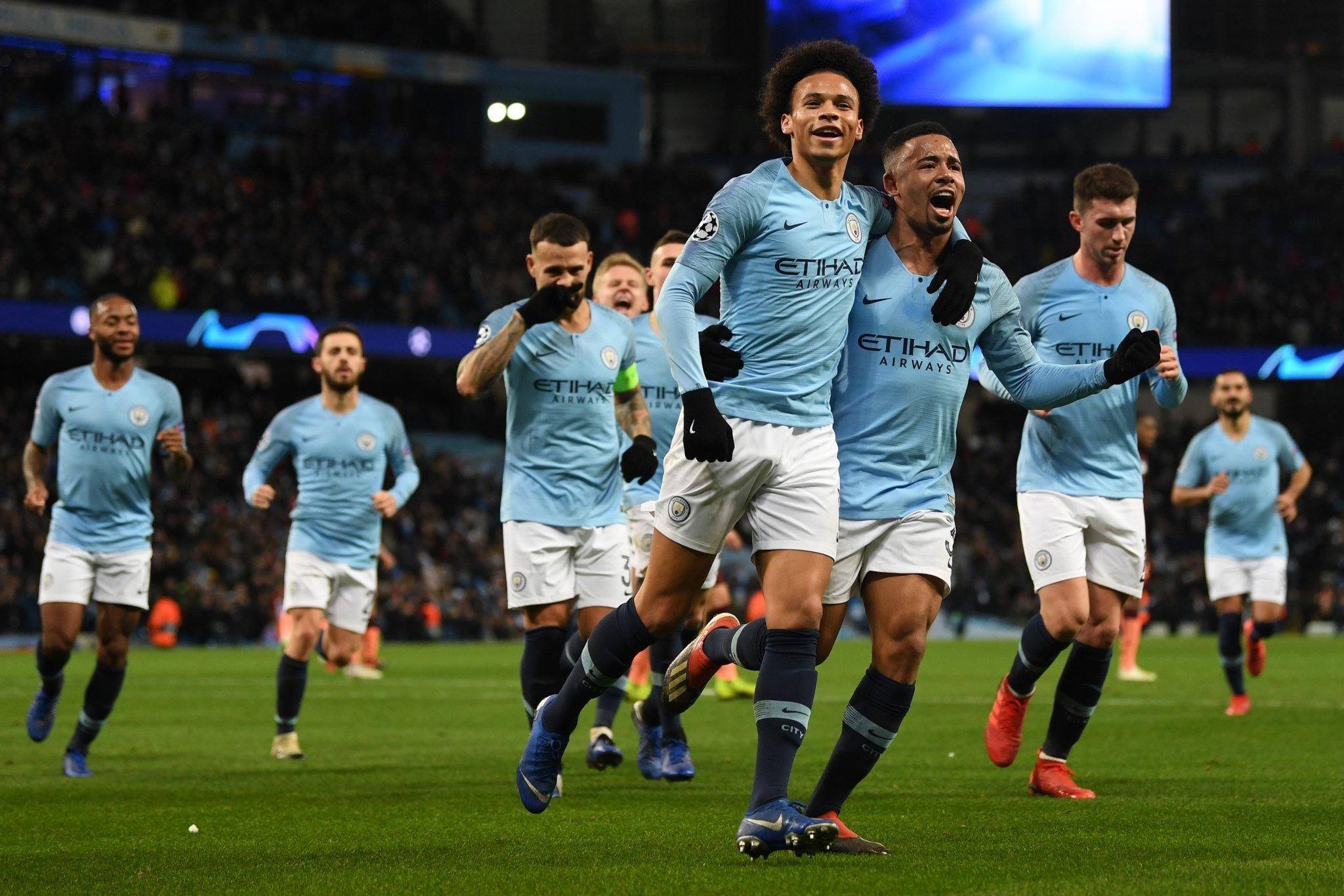 员被出示黄 员被出示黄